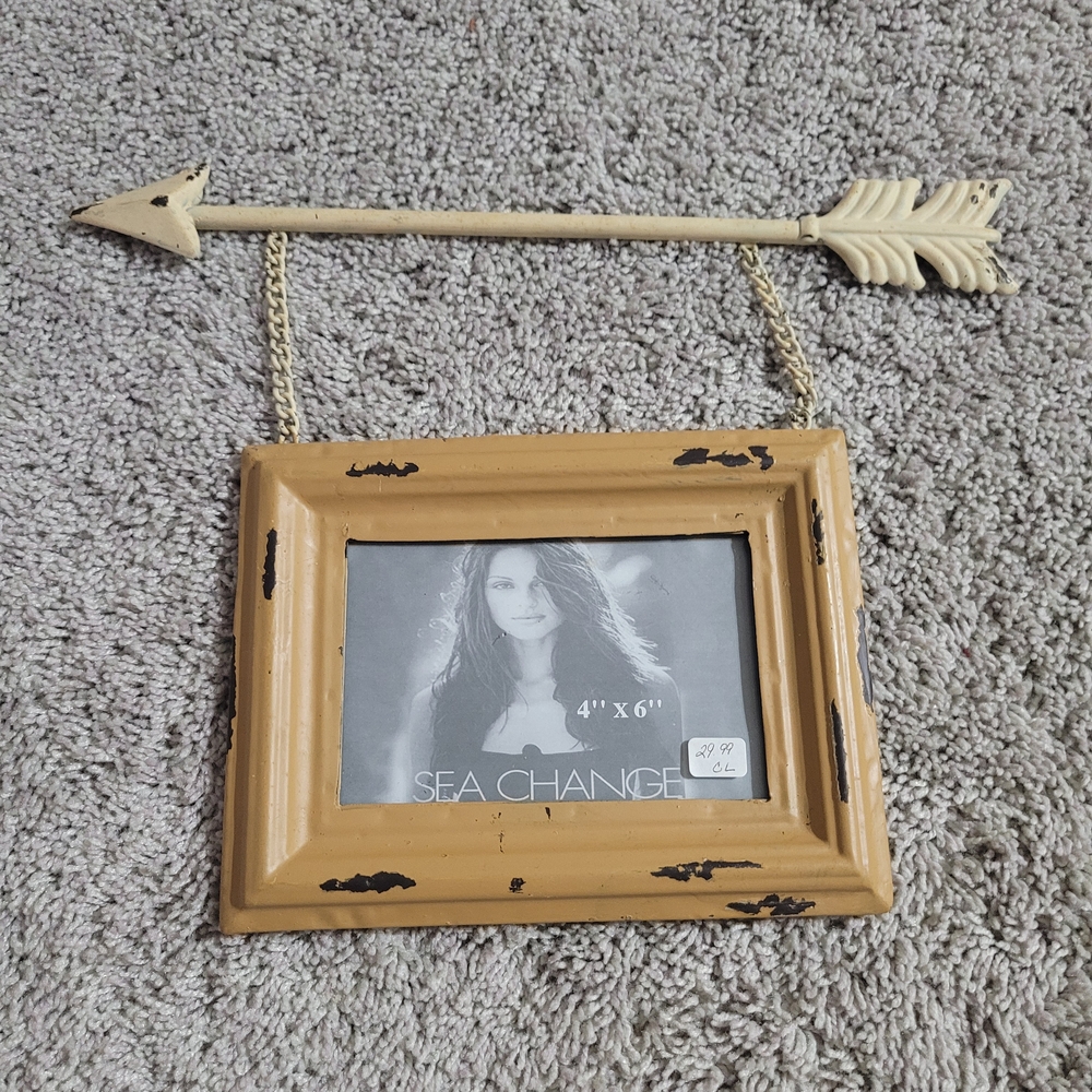 Sea Change Arrow Hanging Picture Frame 4x6 Rustic Distressed Decor